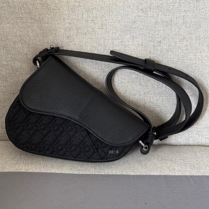 Dior saddle bag (19.5x15x5.5cm)