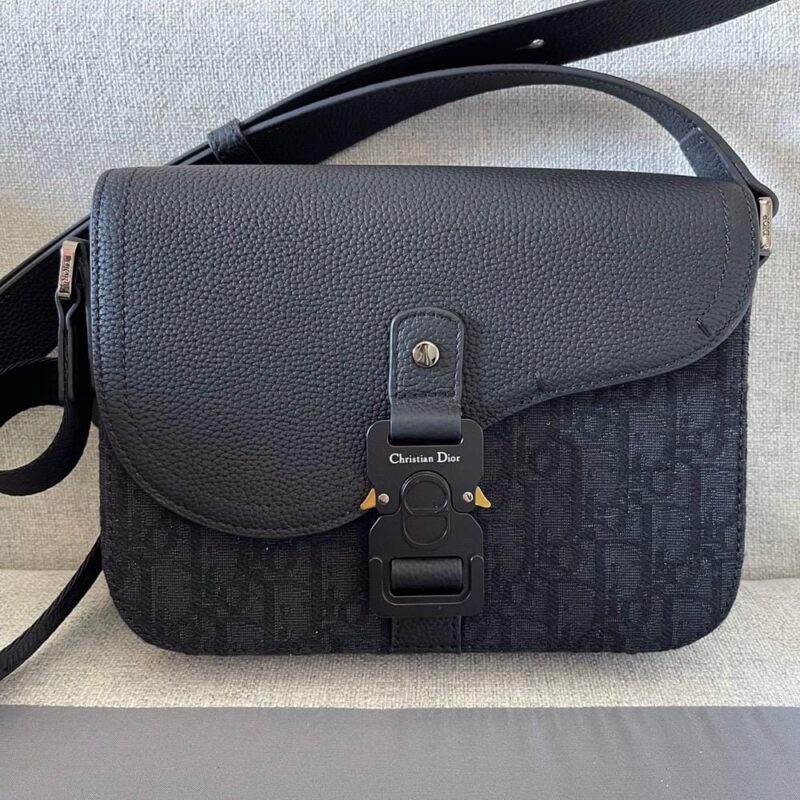 Dior messenger bag (23x18x6cm)